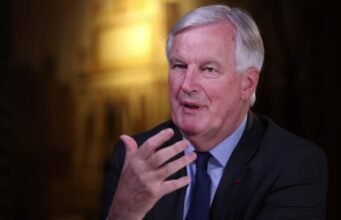 Siapa PM baharu Perancis pilihan Macron?