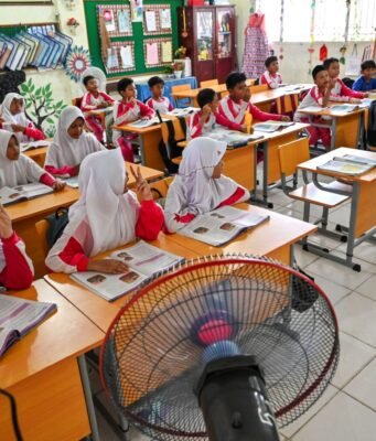 Sampai tiga kali kena minta maaf rupanya!