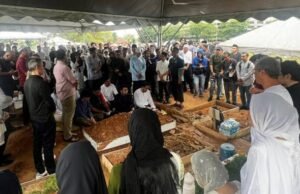 Jenazah Tun Daim selamat dikebumikan