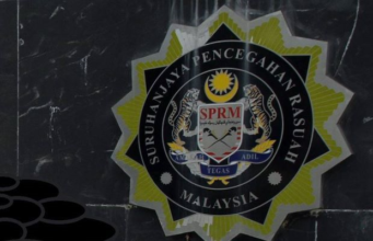 SPRM tahan dua kakitangan awam kes rasuah RM130,000