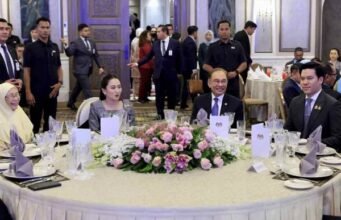 Anwar hoskan majlis makan tengah hari raikan PM Thailand