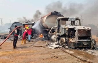 60 maut lori tangki minyak meletup