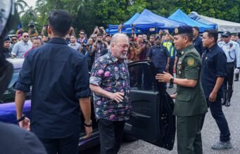 Agong cemar duli lawat lokasi kebakaran saluran gas