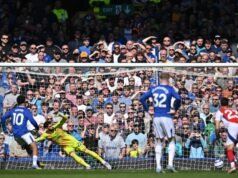 Everton bikin Liverpool ceria