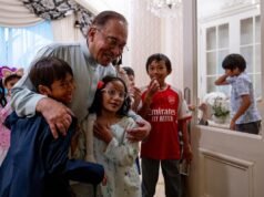 PM bawa cucu ke pejabat, tunjuk realiti tugas pemimpin negara