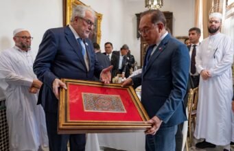 PM beramah mesra dengan komuniti Islam Perancis